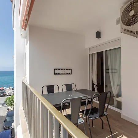 2 Beachfront Apartmán *