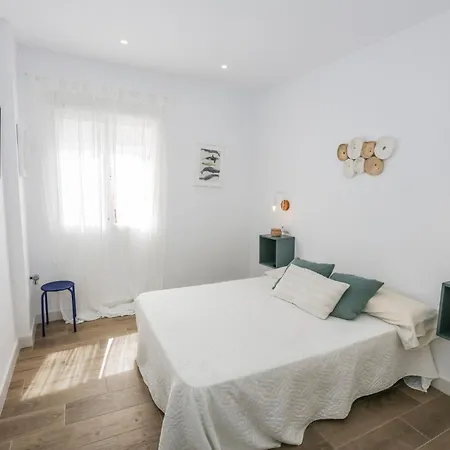 2 Beachfront Apartment *