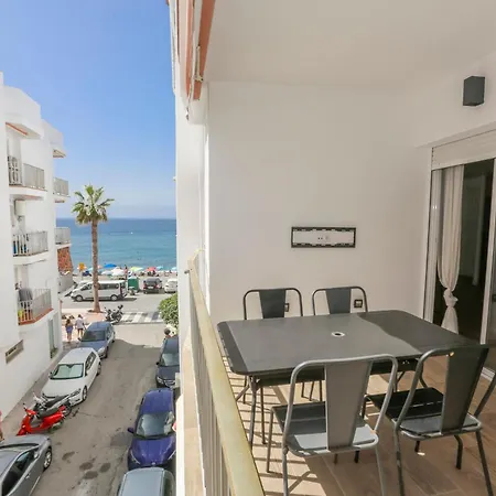 2 Beachfront Apartment *